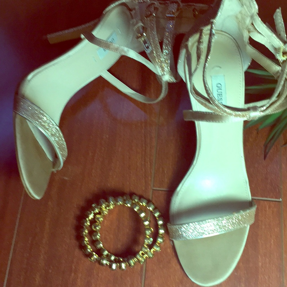 🚨 FINAL PRICE DROP🚨Guess Gold Heels